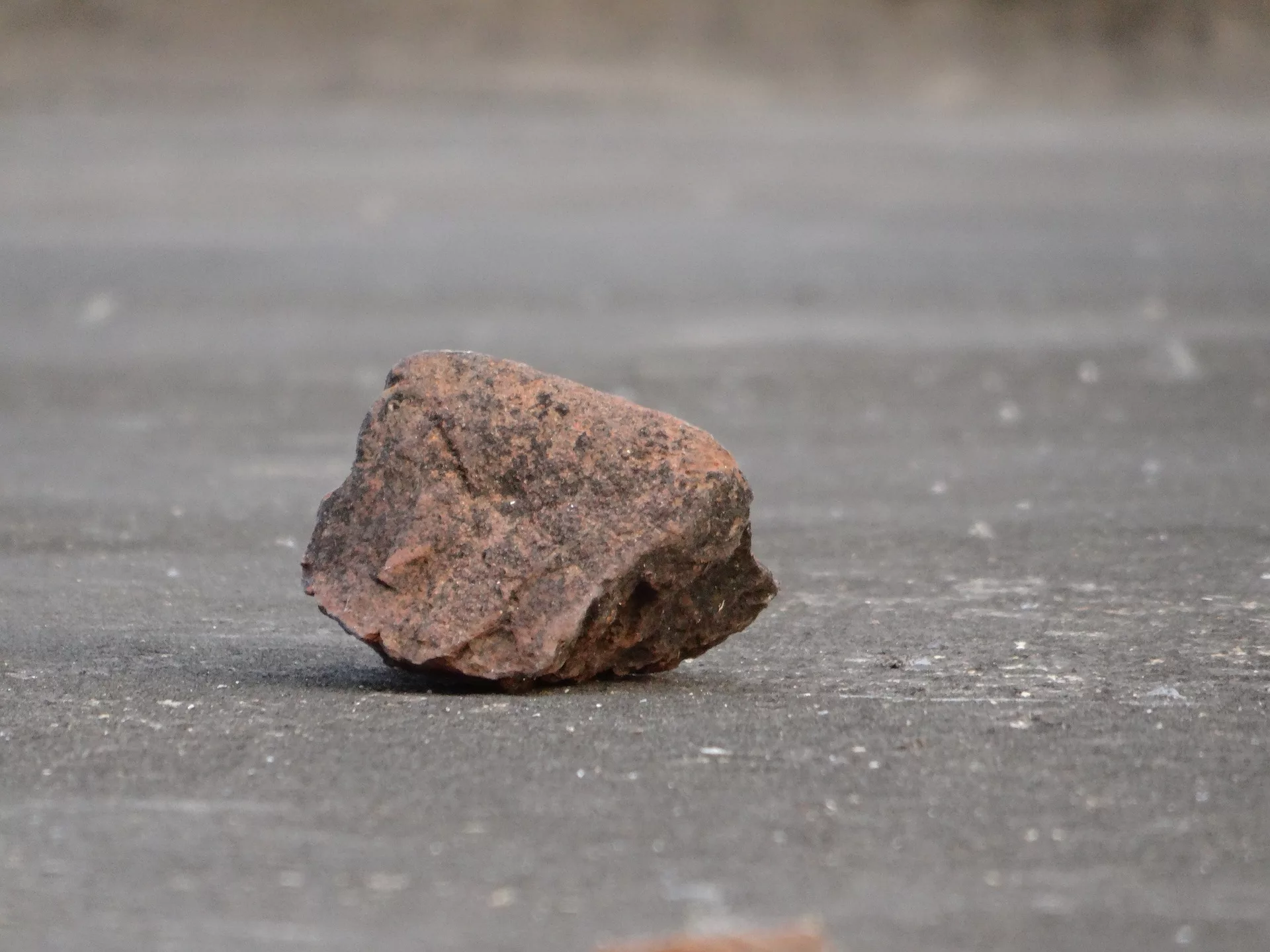 Gronau: Jugendliche werfen Steinbrocken auf die Straße