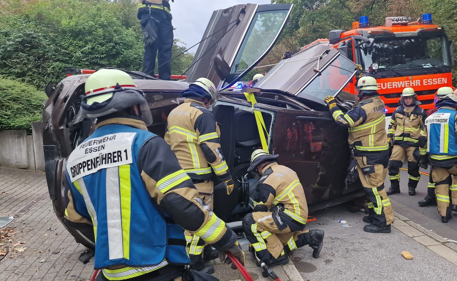 Essen: Schwerer Verkehrsunfall mit technischer Rettung
