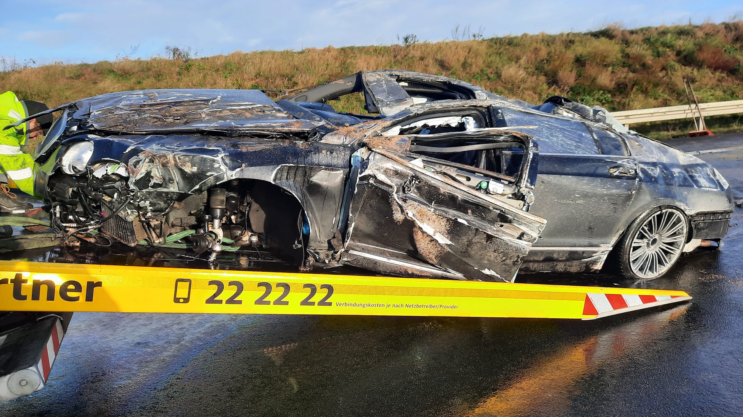Tödlicher Verkehrsunfall - 33-jähriger Pkw-Beifahrer stirbt an der Unfallstelle